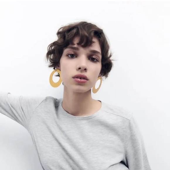 Oversized Flat Hoops - Picture 7 of 16